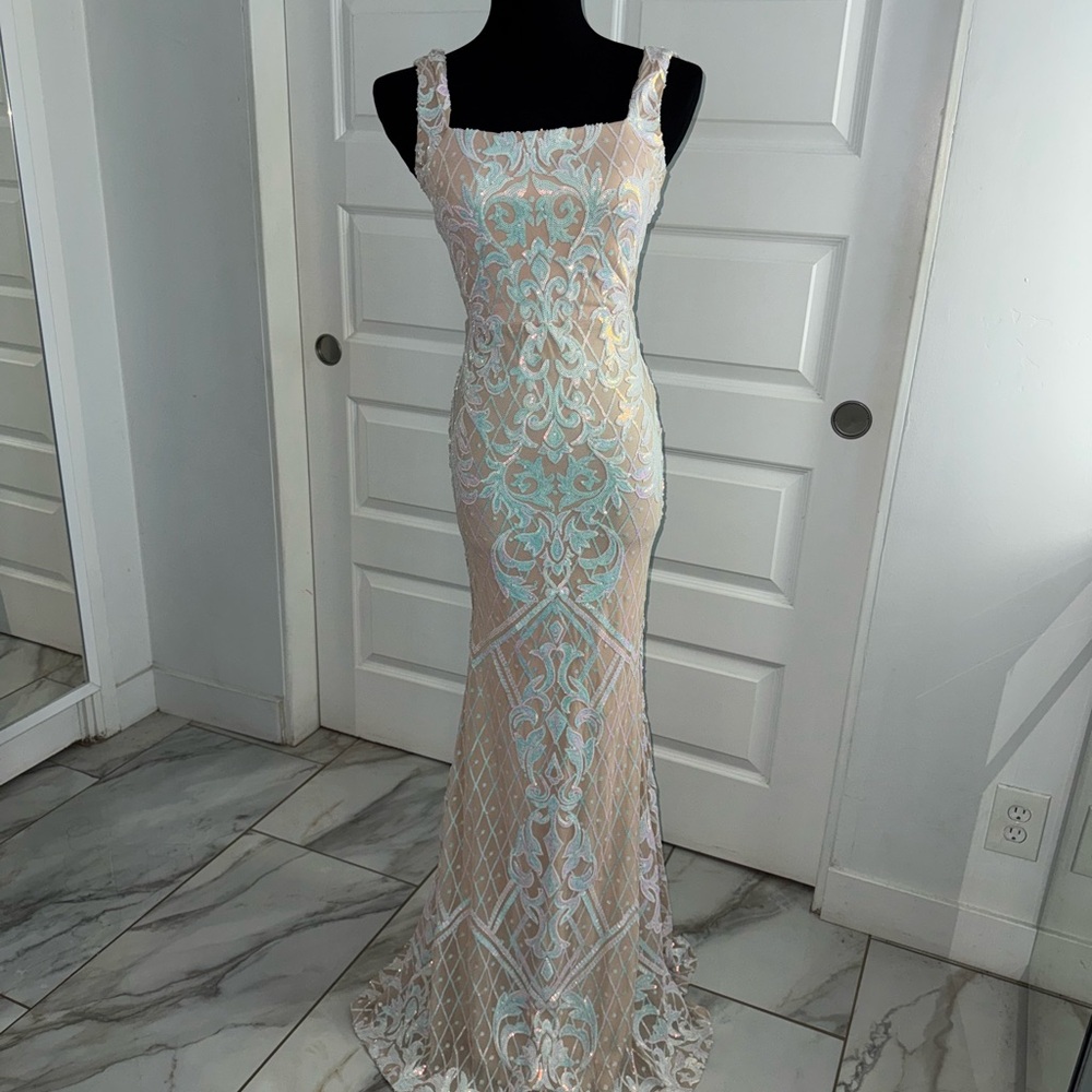Elegant Lace Evening Gown